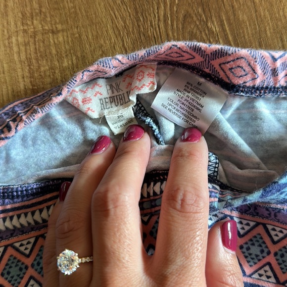 Patterned Leggings - Picture 2 of 3